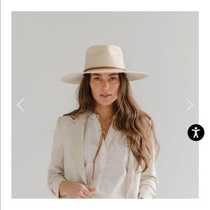 NWOT GIGI PIP RIVER GUATEMALAN PALM - IVORY